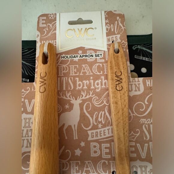 CWC| Holiday set with silicone spatula, whisk, and apron - Picture 5 of 5